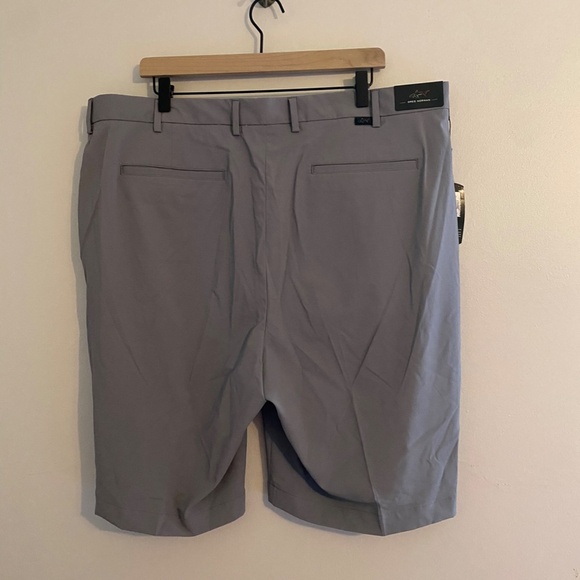 NWT Greg Norman 10" Flat Front Tech Stretch Golf Shorts SIZE 42 - Picture 2 of 5